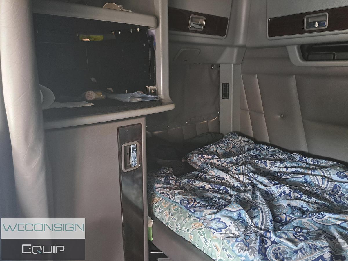 Used 2022 Peterbilt 389