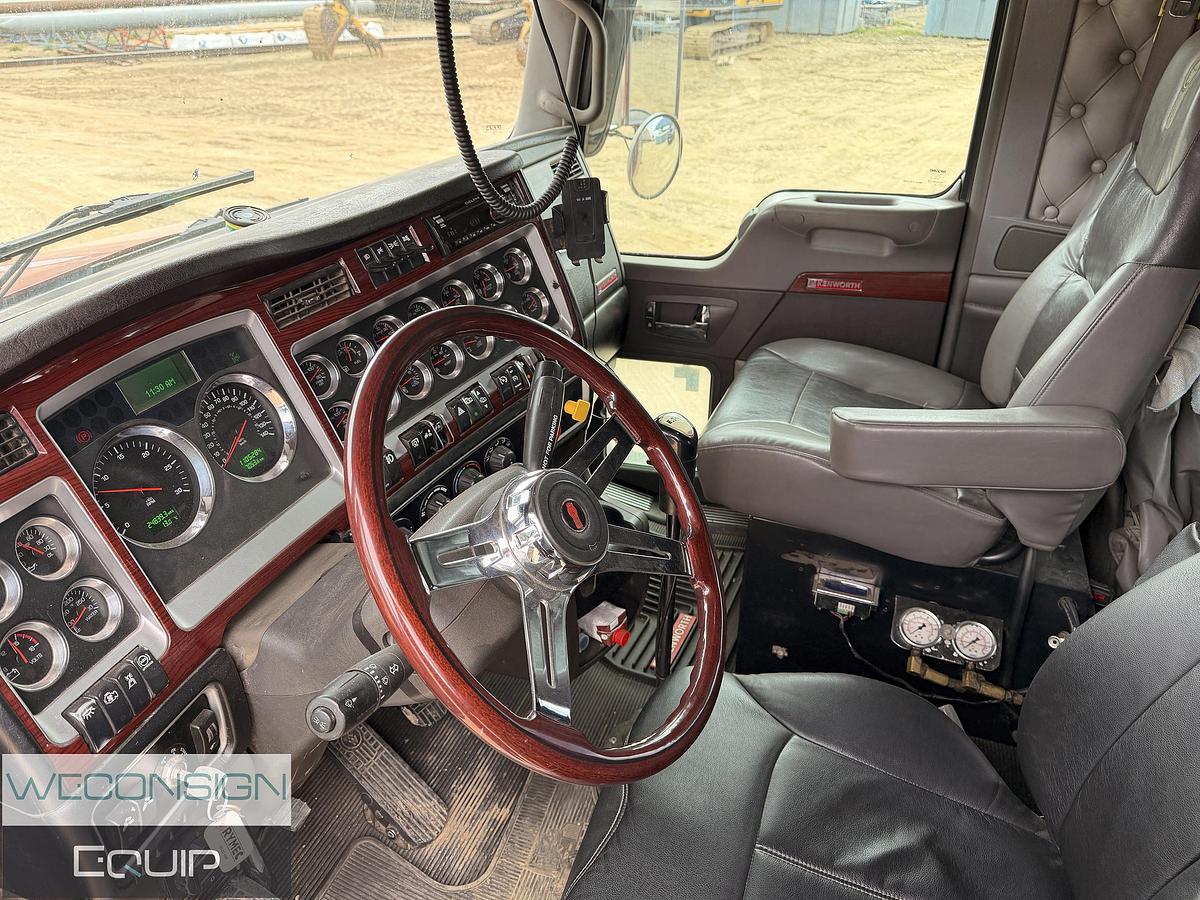 Used 2009 Kenworth T800 Winch Truck