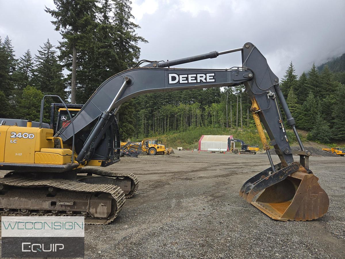 Used 2007 John Deere 240D Excavator