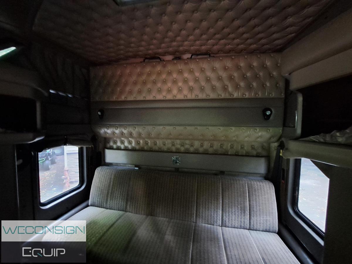 Used 2006 Kenworth W900L Sleeper Tractor