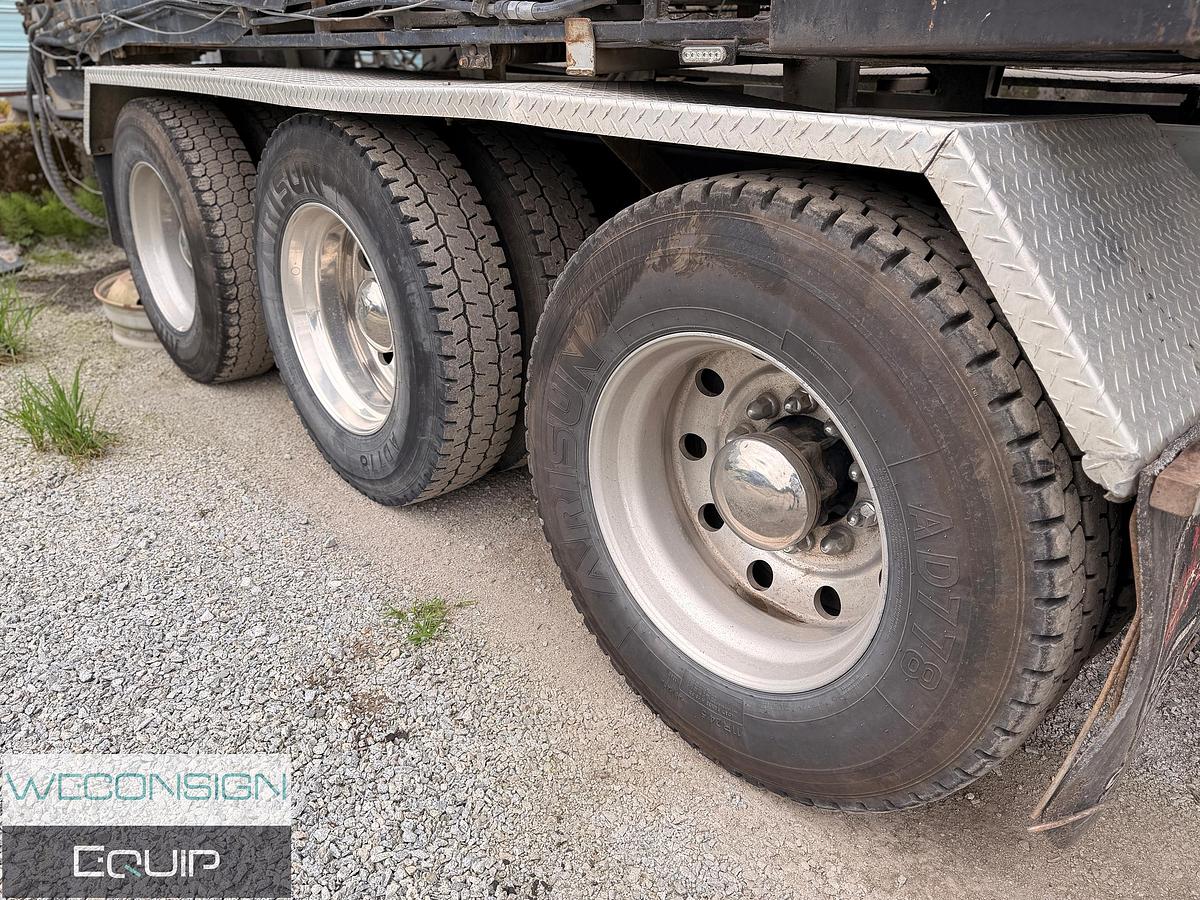 Used 2000 Kenworth T800 Stone and Spreader Truck