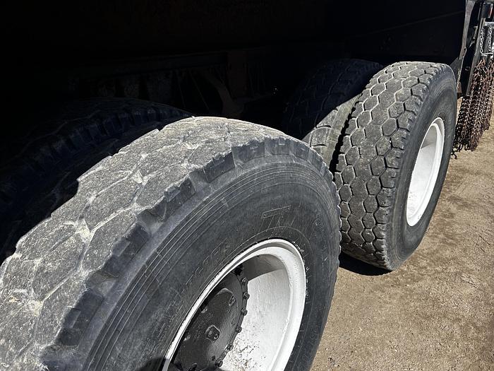 Used 2013 Western Star 6900XD Bed/Deck Truck