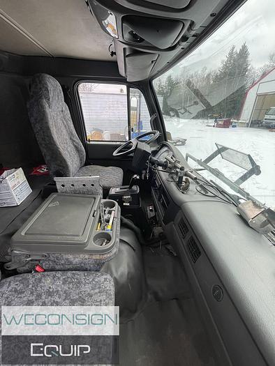 Used 2002 Nissan 2500 – Pavement Marking Vocational Truck