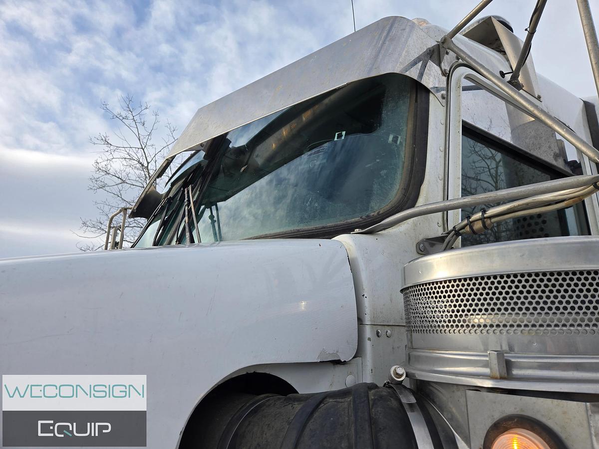 Used 2013 Kenworth T800 Winch Truck