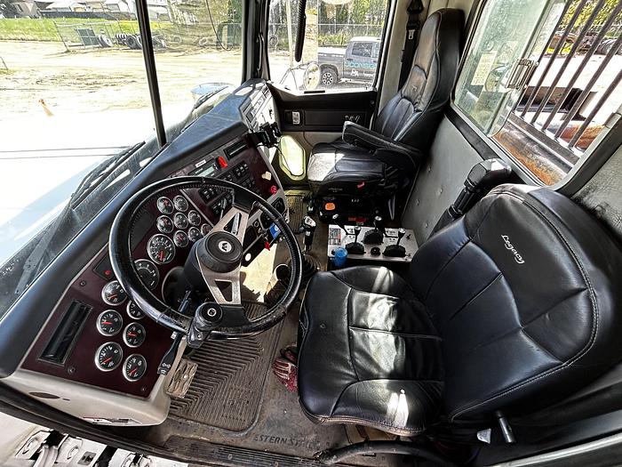 Used 2013 Western Star 6900XD Bed/Deck Truck