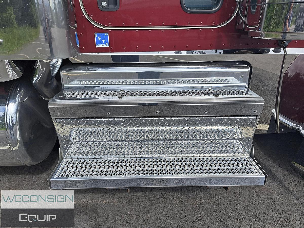 Used 2022 Peterbilt 389