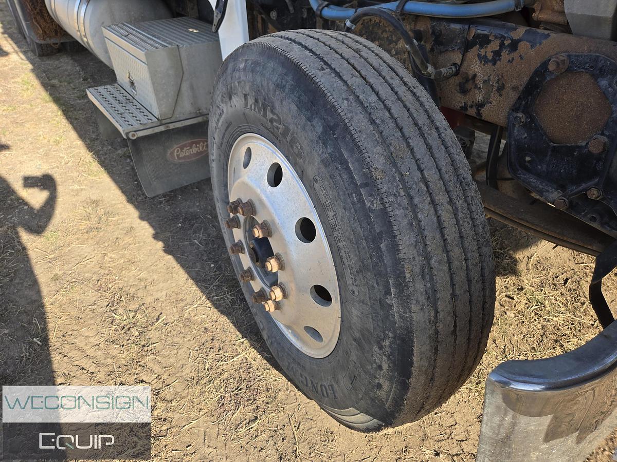 Used 2005 Peterbilt Sleeper Wet Kit Truck
