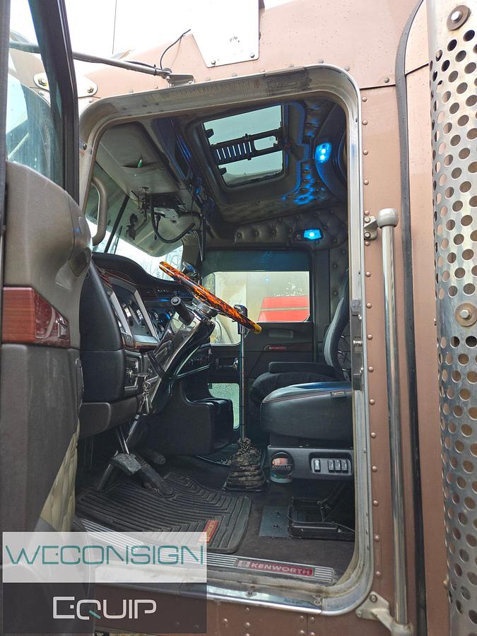 Used 2009 Kenworth W900L TA Sleeper Truck Tractor