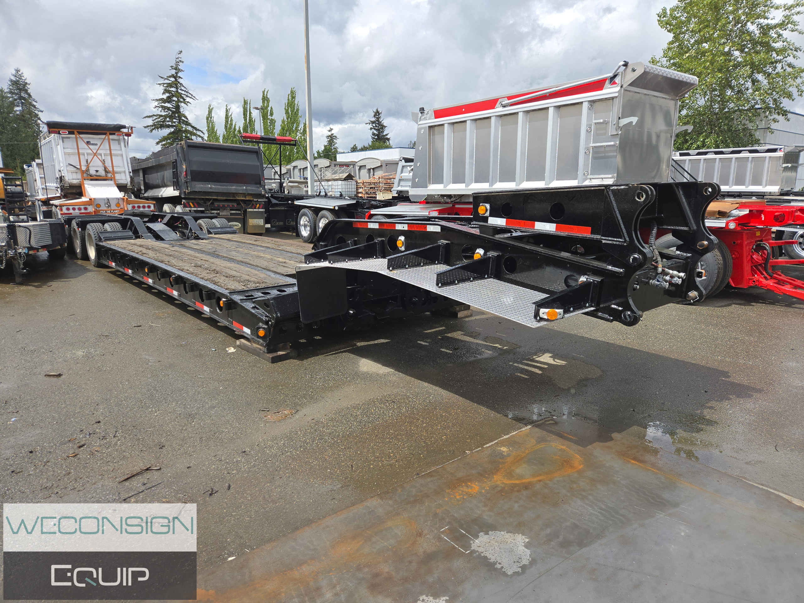 Used 2005 K-Line 60 Ton Lowbed Trailer and Jump Jeep