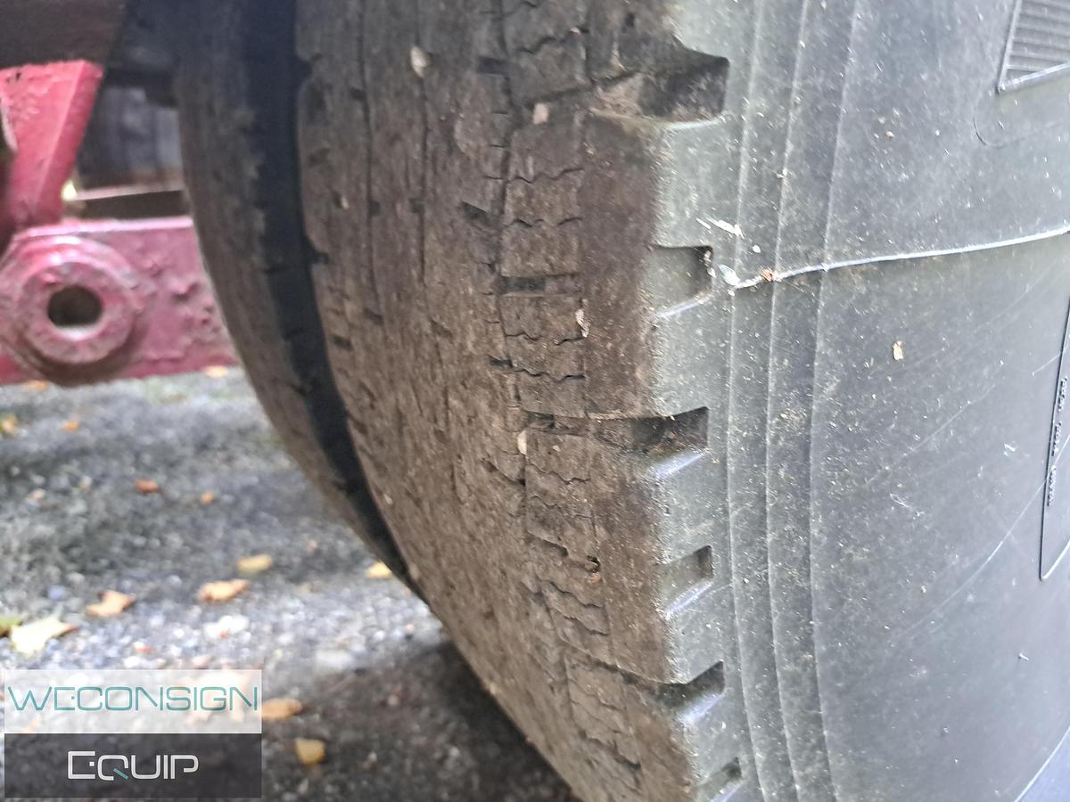 Used 2006 Kenworth W900L Sleeper Tractor