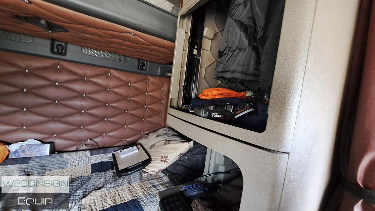 Used 2016 Freightliner Cascadia 125 Evolution Sleeper Truck Tractor