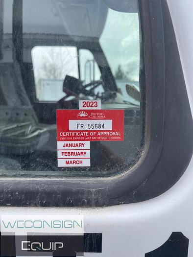 Used 2002 Nissan 2500 – Pavement Marking Vocational Truck