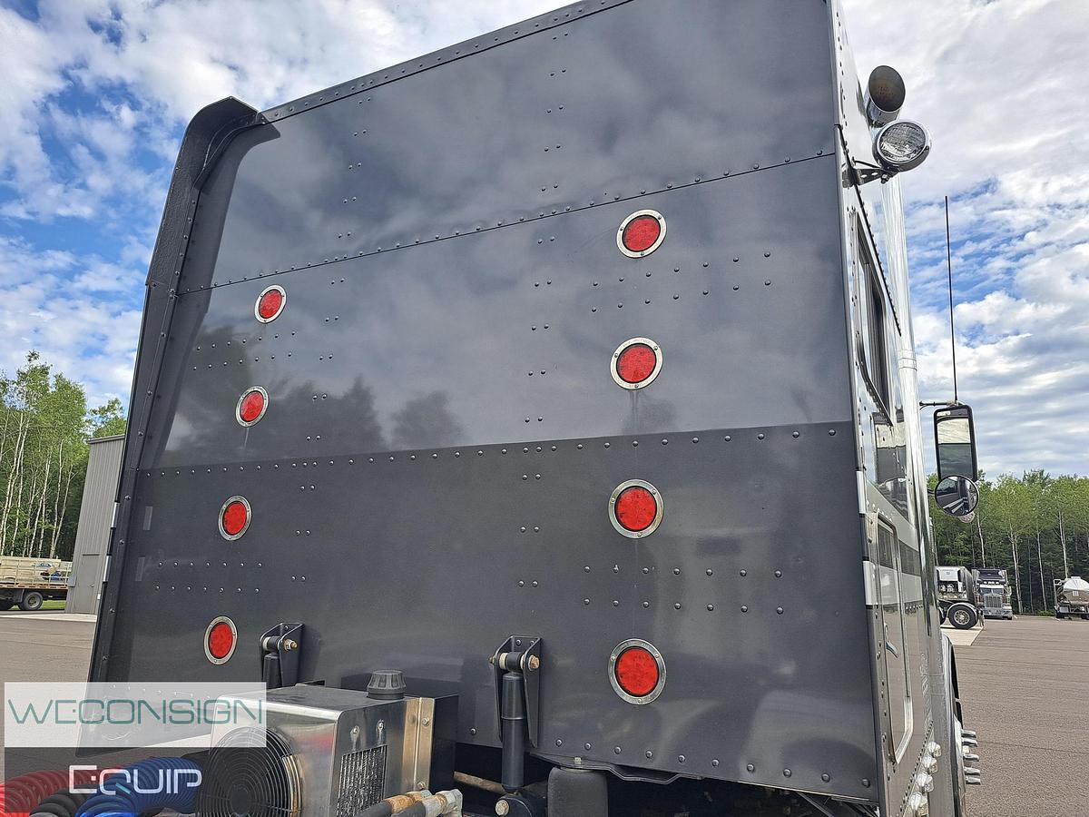 Used 2022 Peterbilt 389