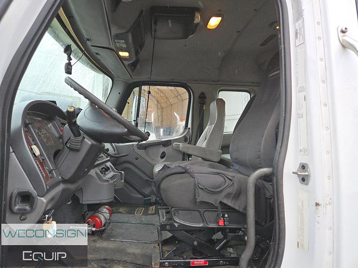 Used 2009 Freightliner M2 Tow Truck