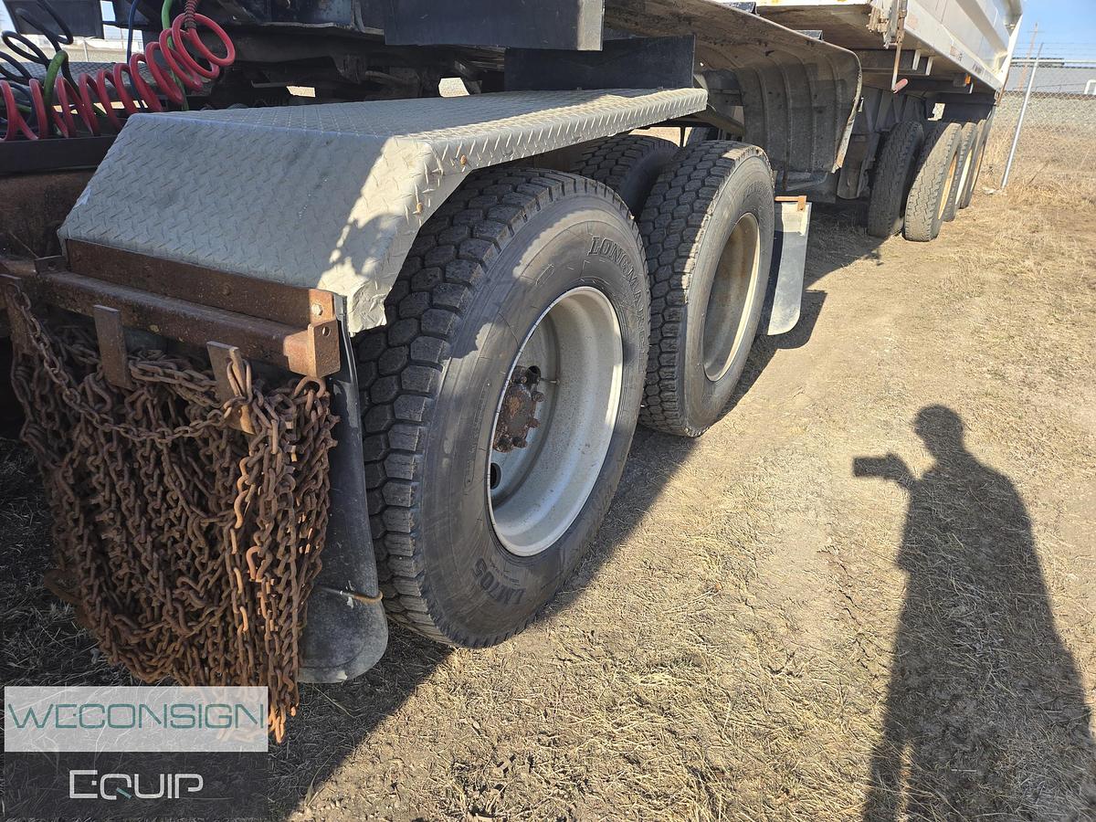 Used 2005 Peterbilt Sleeper Wet Kit Truck