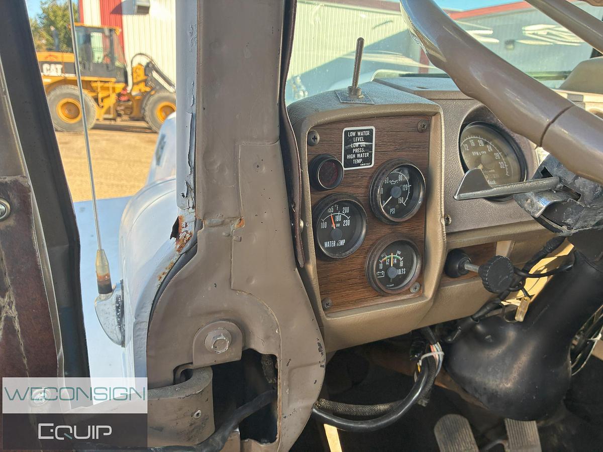 Used 1986 Mack Single Bed Truck