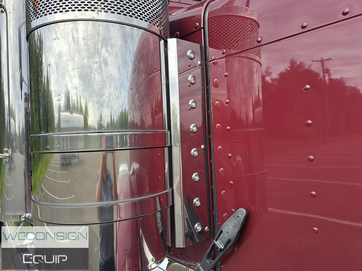 Used 2022 Peterbilt 389