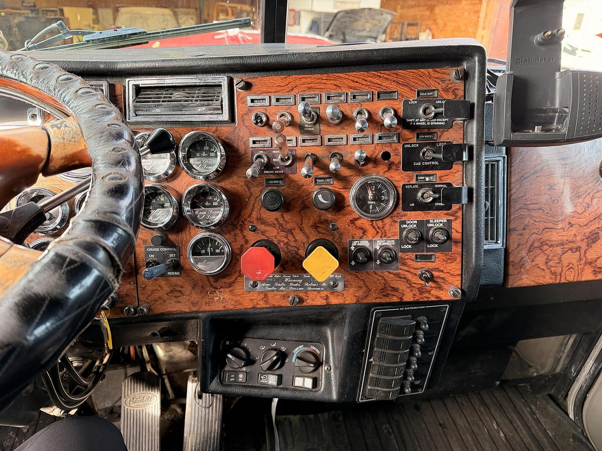 Used 1998 Peterbilt 379 Heavy Haul Truck