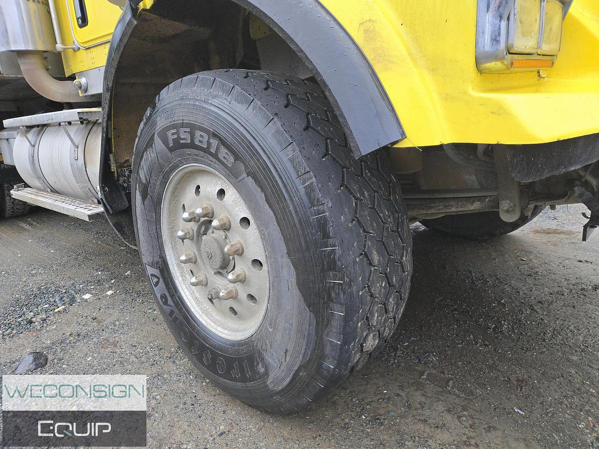 Used 2004 Kenworth T800B TA Dump Truck