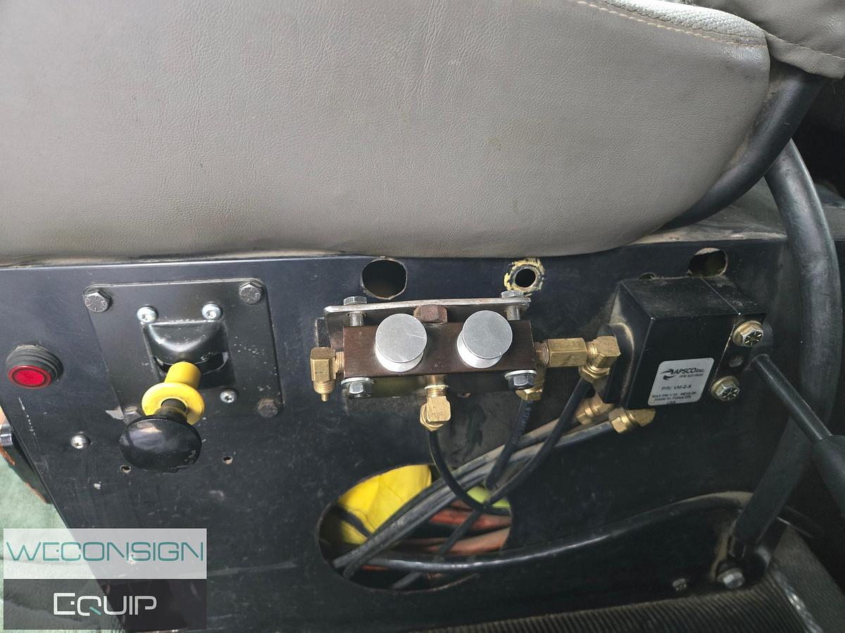 Used 2004 Kenworth T800 Winch Truck