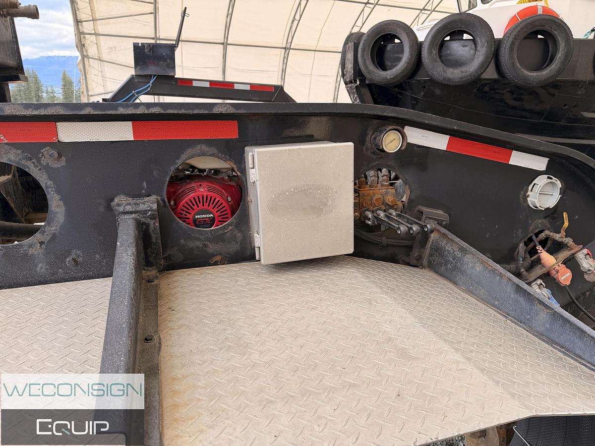 Used 2011 Pacesetter Lowbed