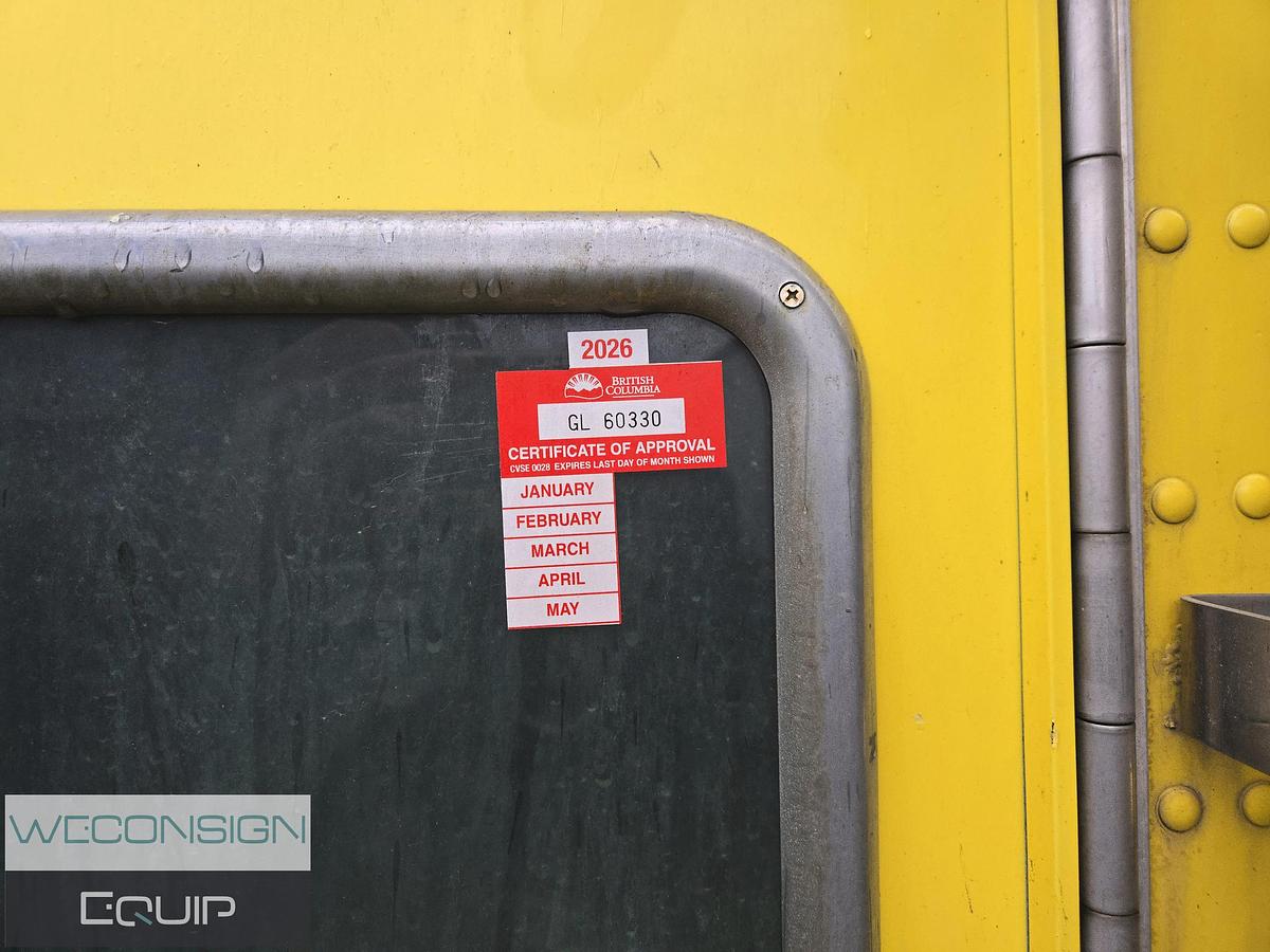 Used 2004 Kenworth T800B TA Dump Truck