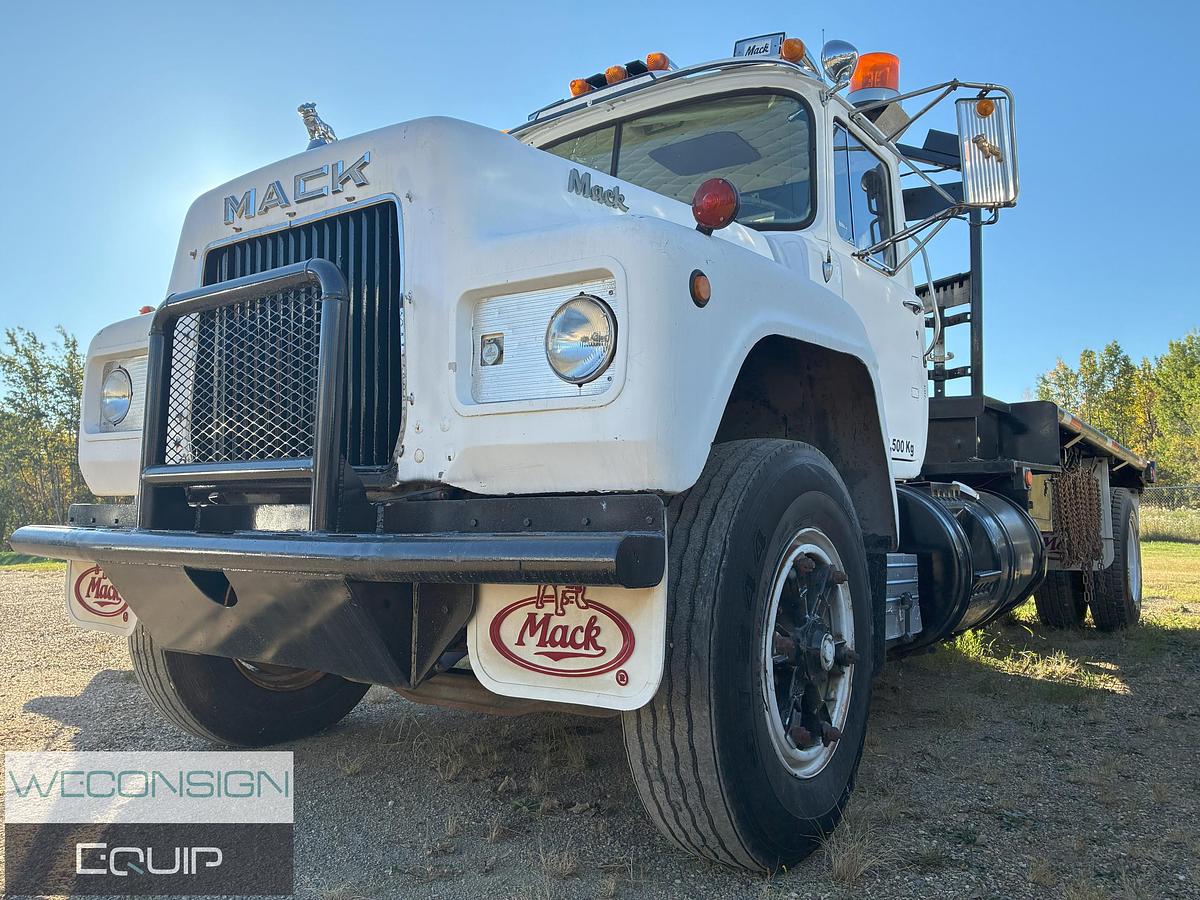 Used 1986 Mack Single Bed Truck