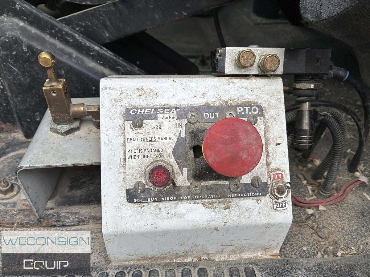Used 2002 International 7400 SBA 6X4 Potable Water Truck