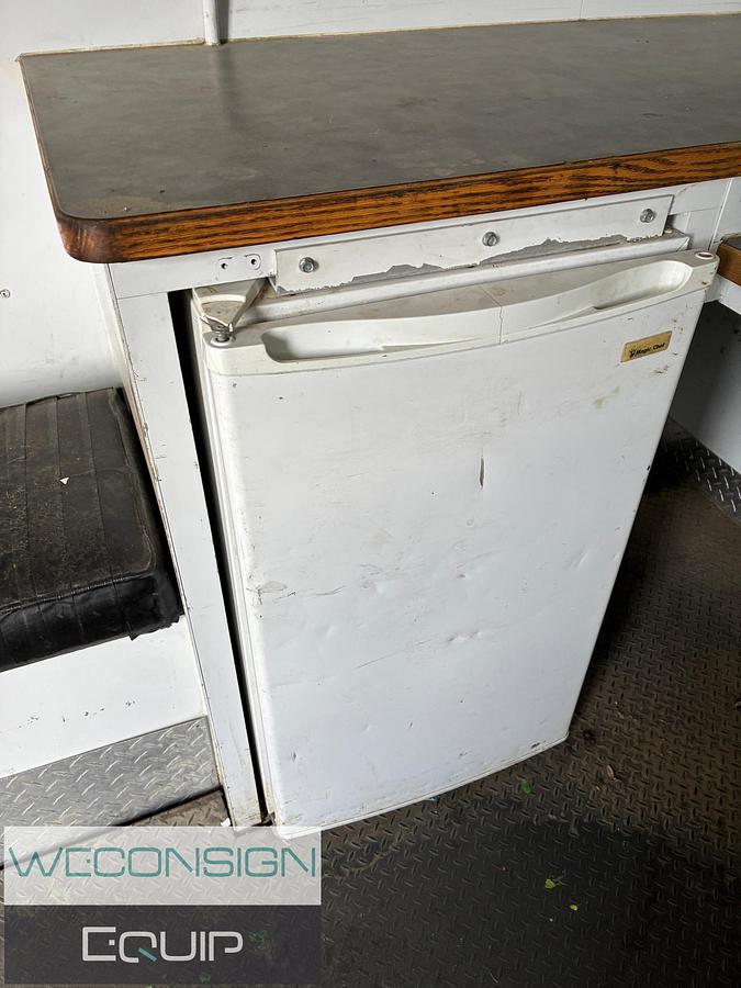 Used 2007 Wells Cargo Enclosed Doghouse Trailer