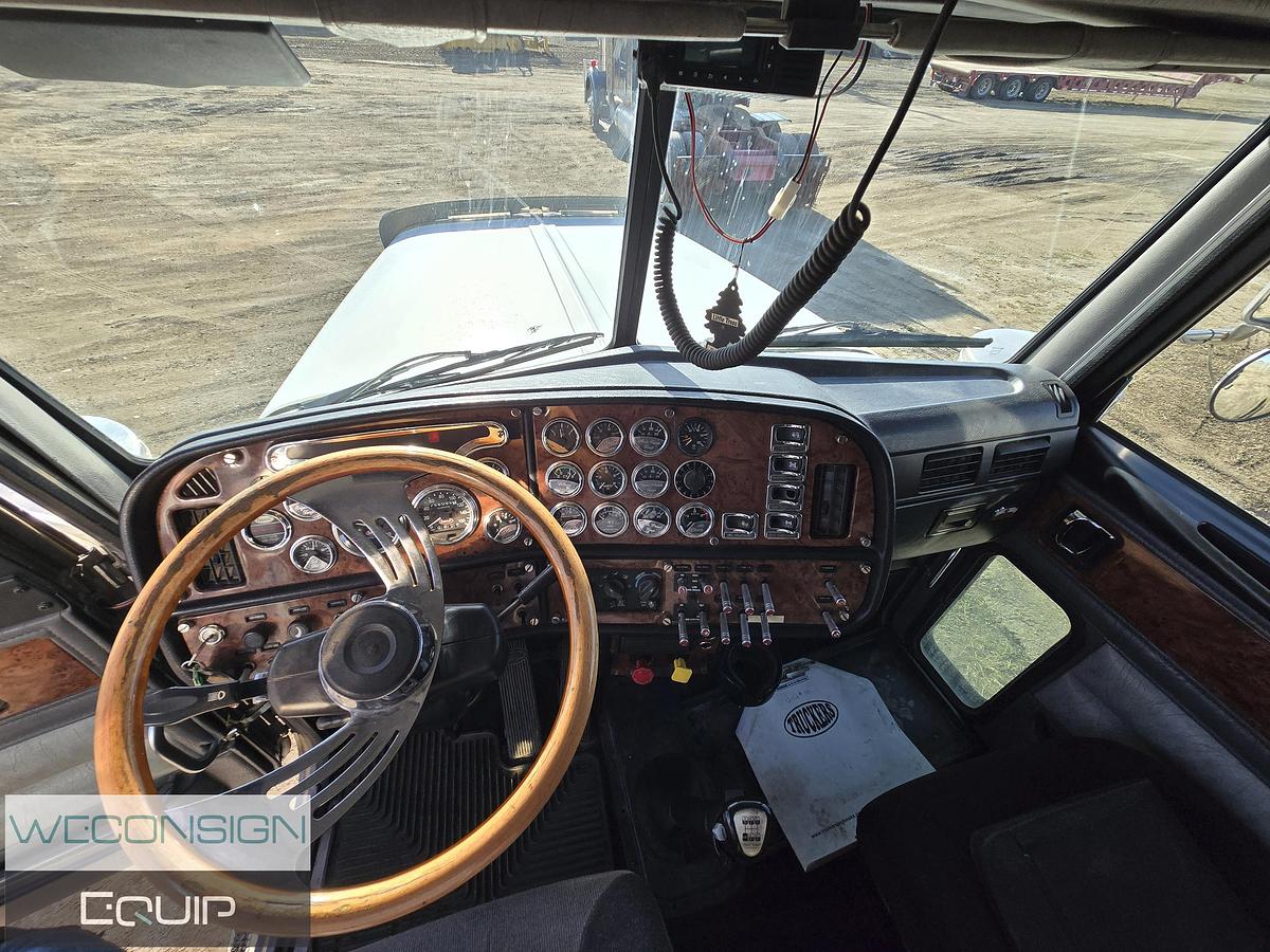 Used 2005 Peterbilt Sleeper Wet Kit Truck