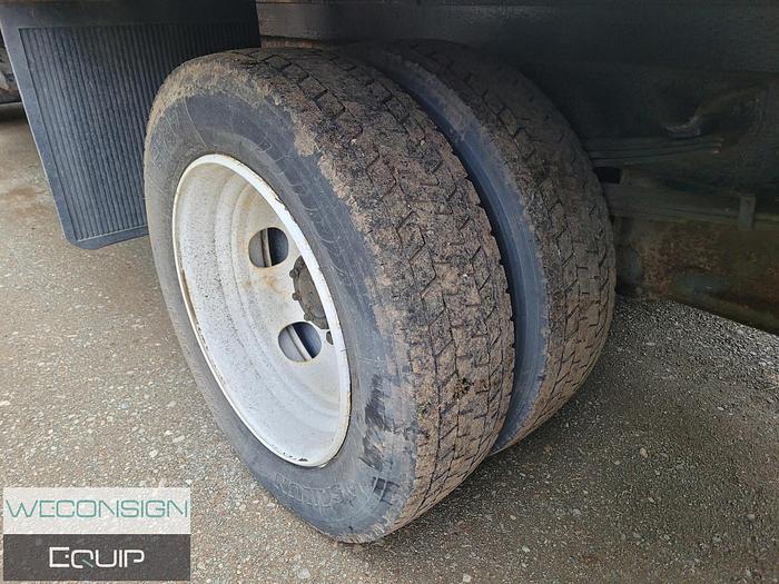 Used 2011 Isuzu NPR 18' Box/Van