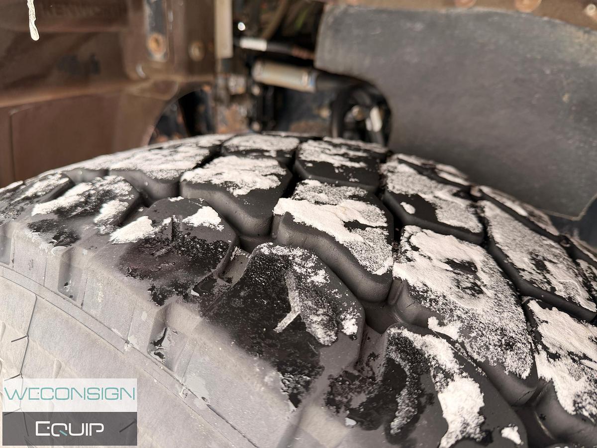 Used 2015 Kenworth T800 Tri Drive Winch Truck