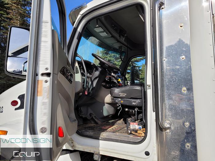 Used 2019 Peterbilt 367 Tandem Roll Off Truck