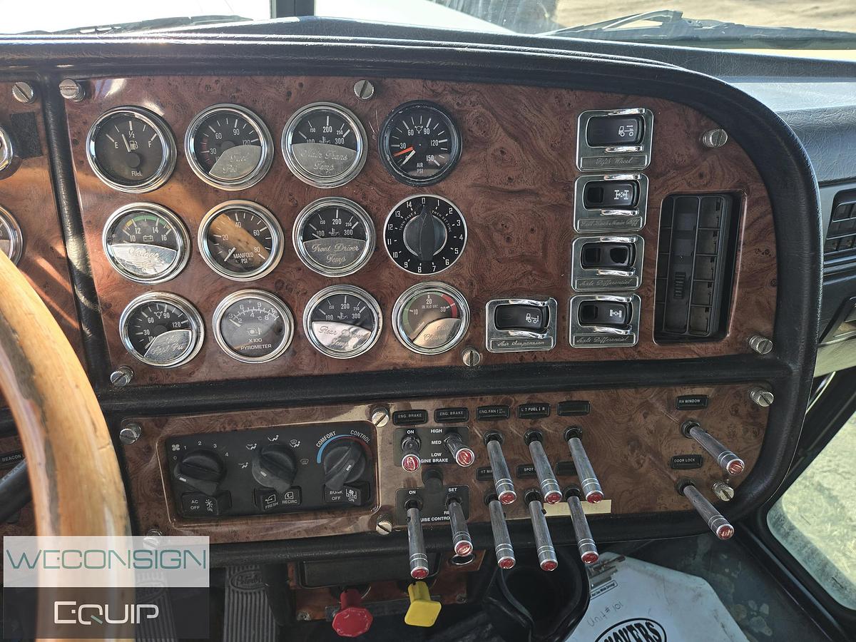 Used 2005 Peterbilt Sleeper Wet Kit Truck