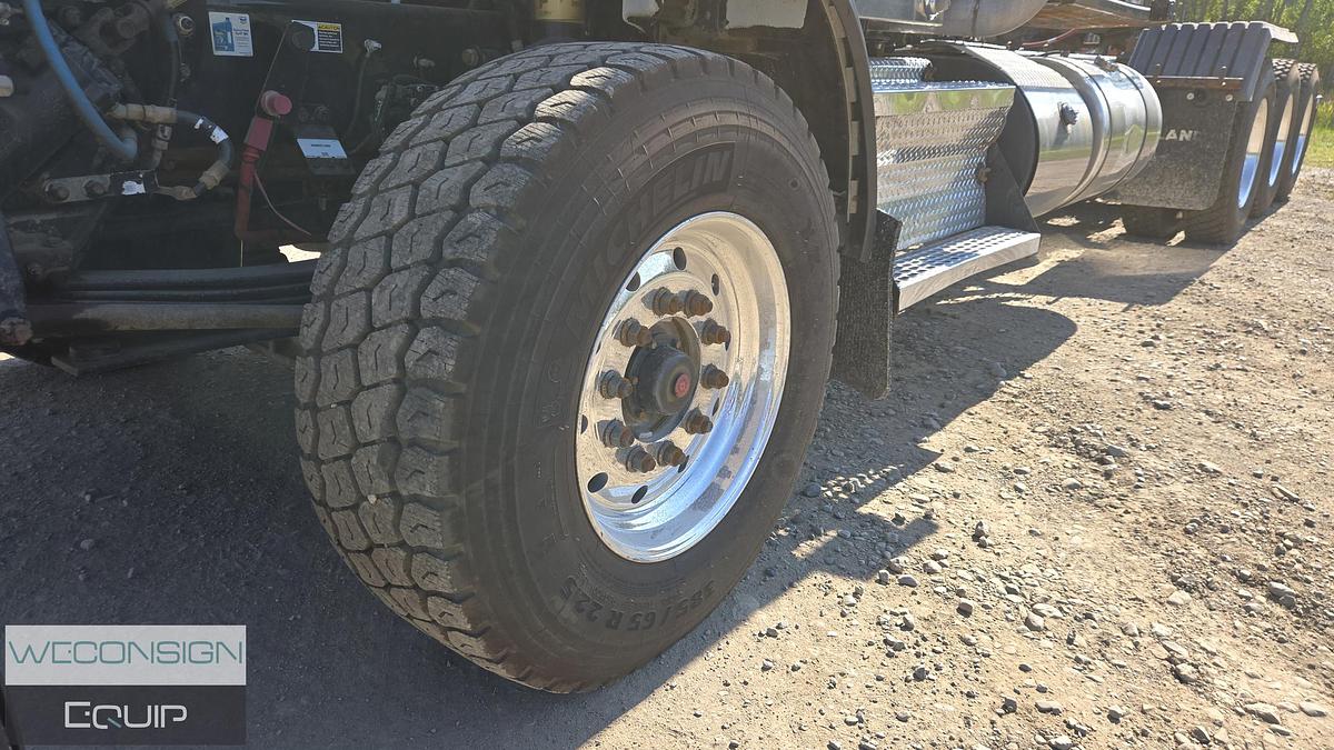 Used 2020 Kenworth T800 Daycab Logging Truck