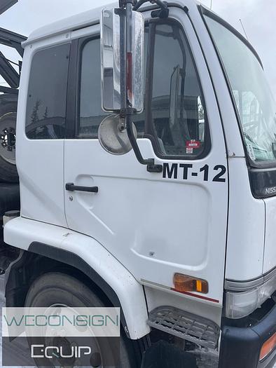 Used 2002 Nissan 2500 – Pavement Marking Vocational Truck