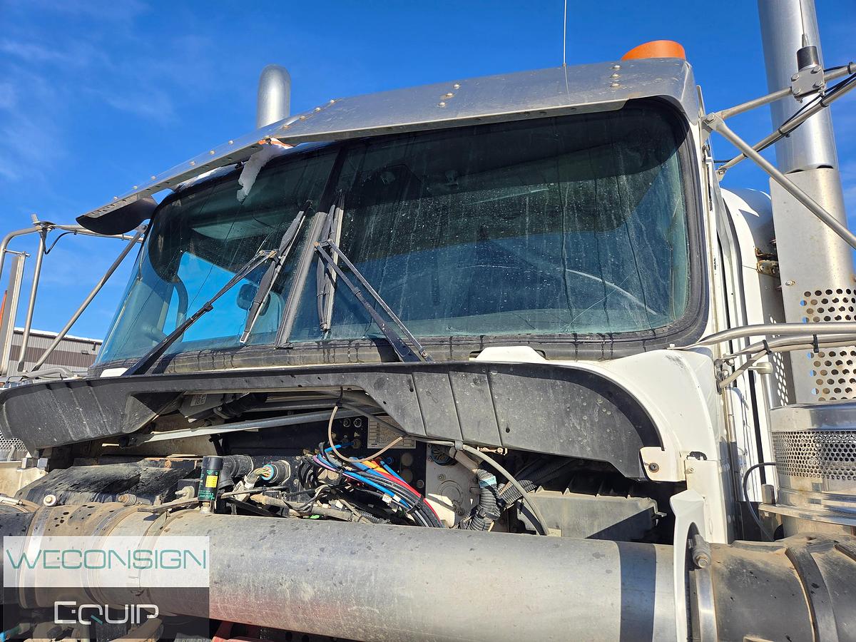 Used 2019 Kenworth T800 Winch Truck