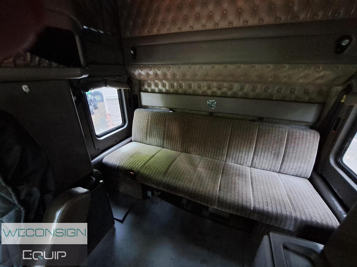 Used 2006 Kenworth W900L Sleeper Tractor