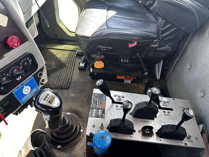 Used 2013 Western Star 6900XD Bed/Deck Truck