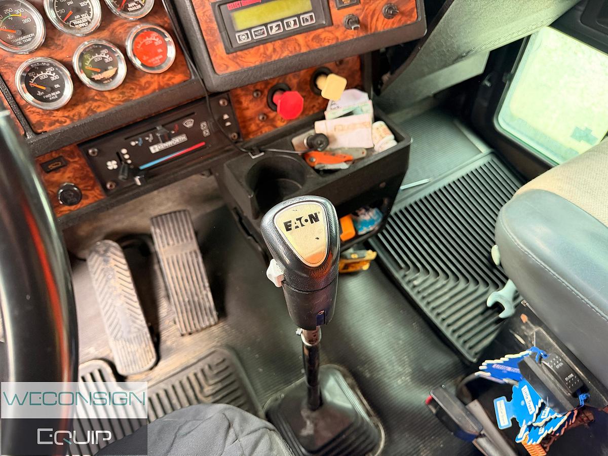 Used 2000 Kenworth T800 Stone and Spreader Truck