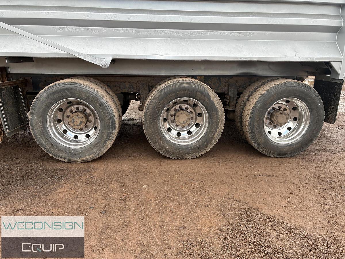 Used 2014 Peterbilt 367 Dump Truck