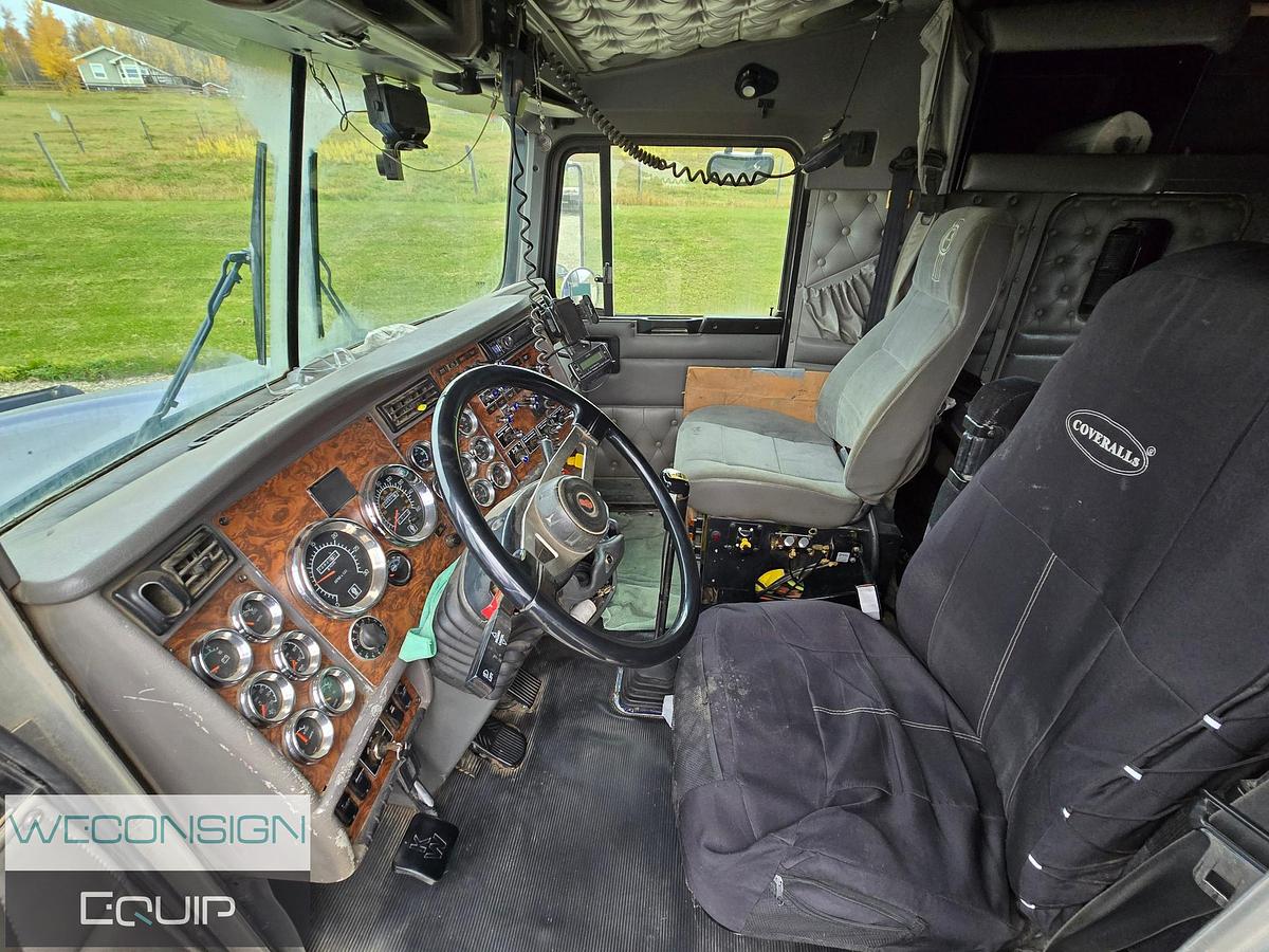 Used 2004 Kenworth T800 Winch Truck