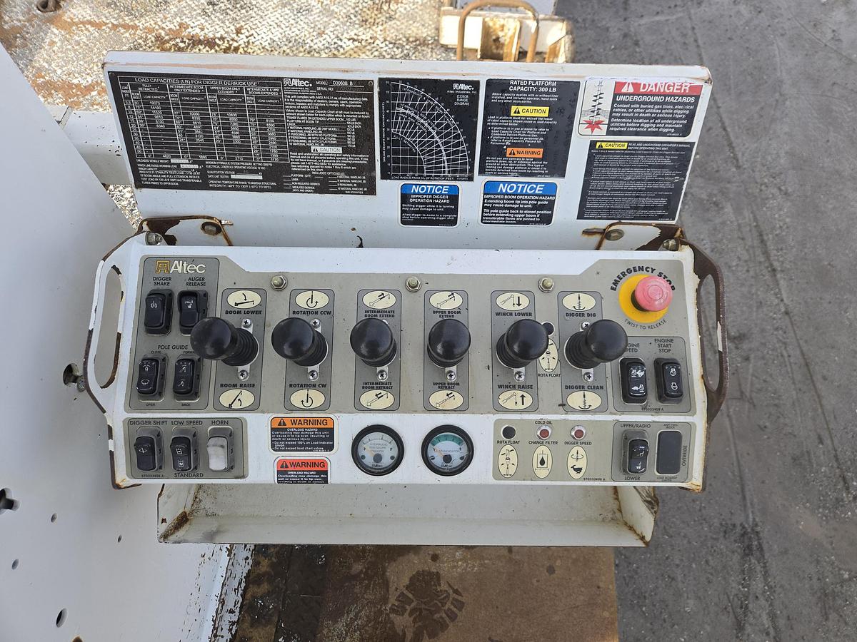 Used 2013 Freightliner 114SD TA Digger Truck