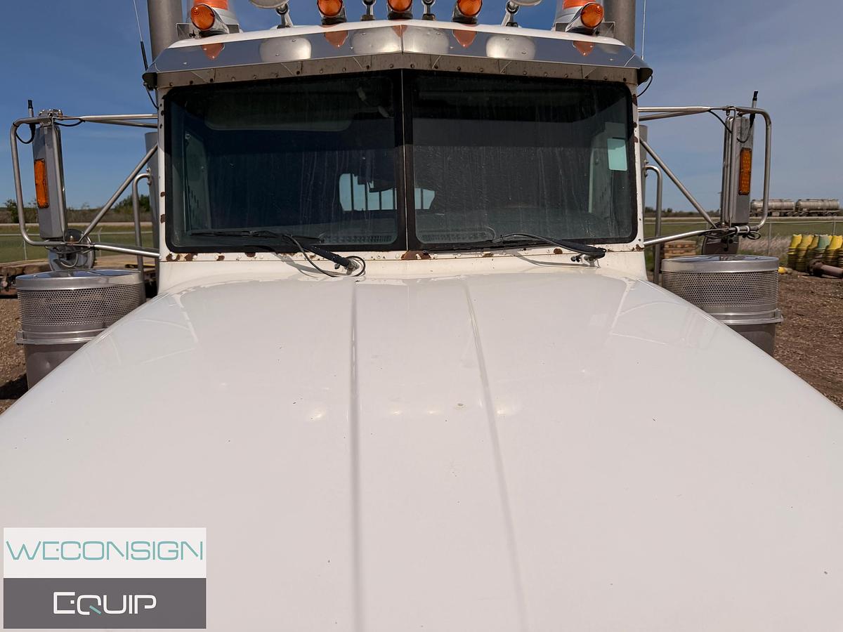 Used 2004 Peterbilt 378 Tandem Winch Truck