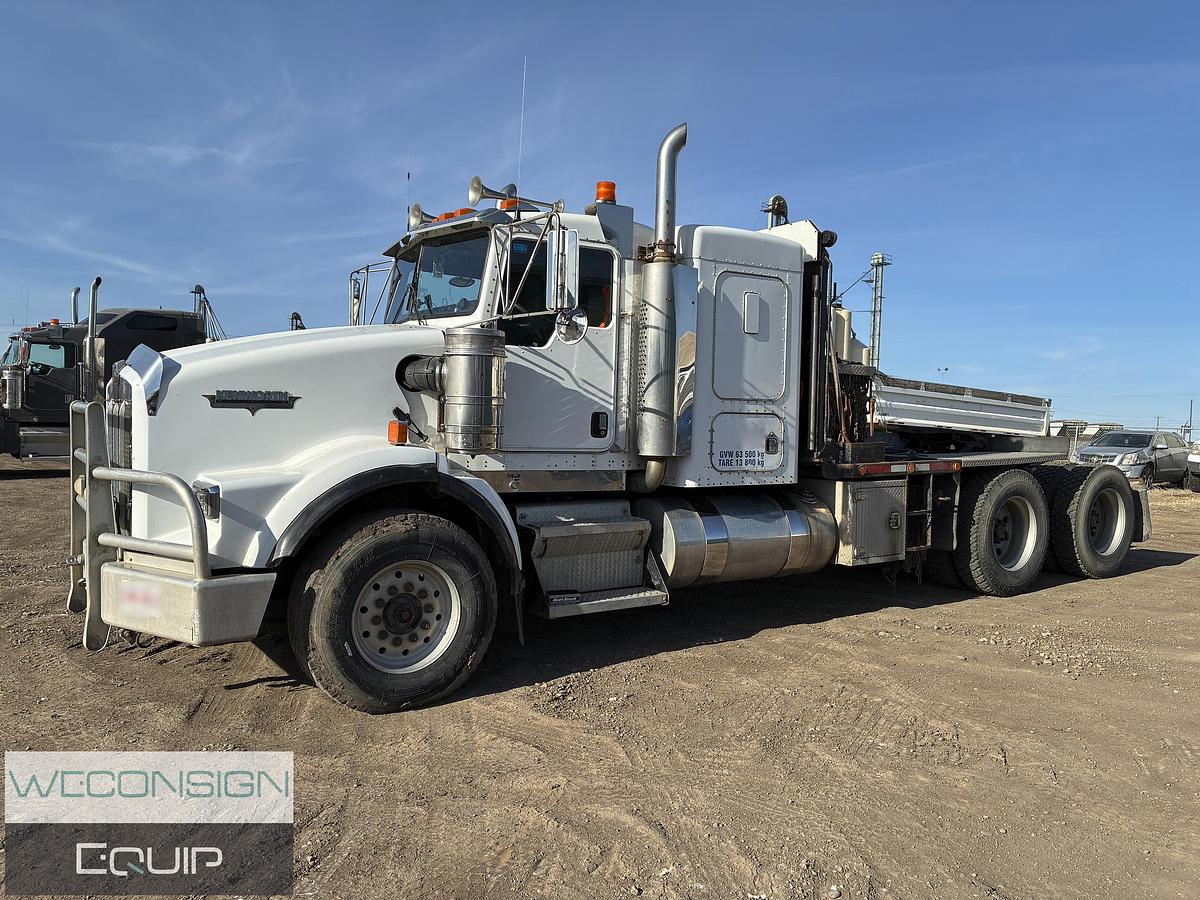 Used 2005 Kenworth T800B Sleeper Winch Truck