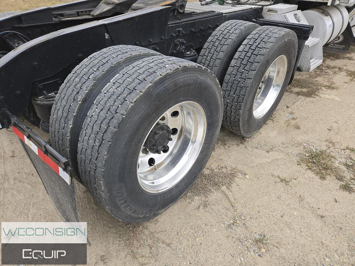 Used 2006 Kenworth W900B Sleeper Truck Tractor