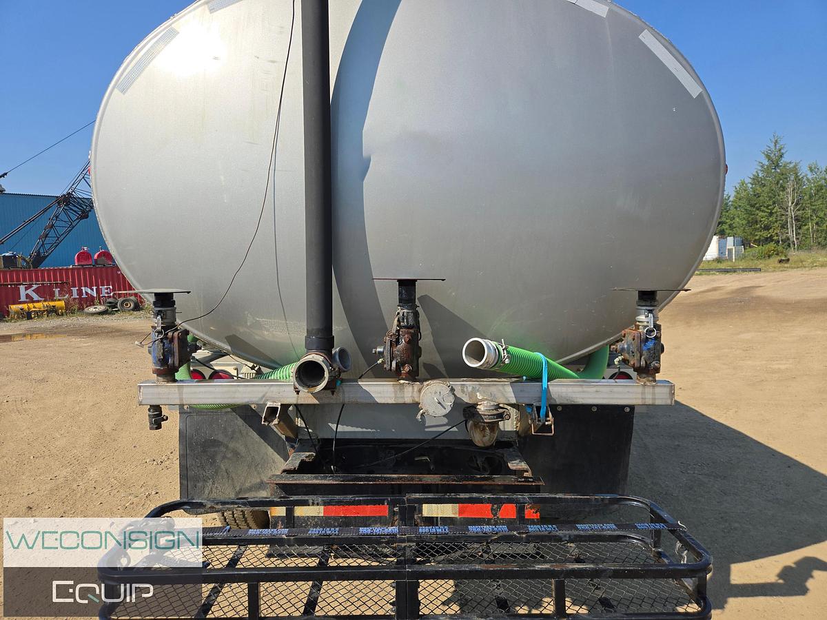 Used 1997 International 4,000 Gallon Water Truck