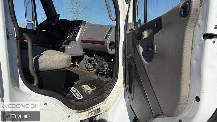 Used 2014 Freightliner M2 Tow Truck