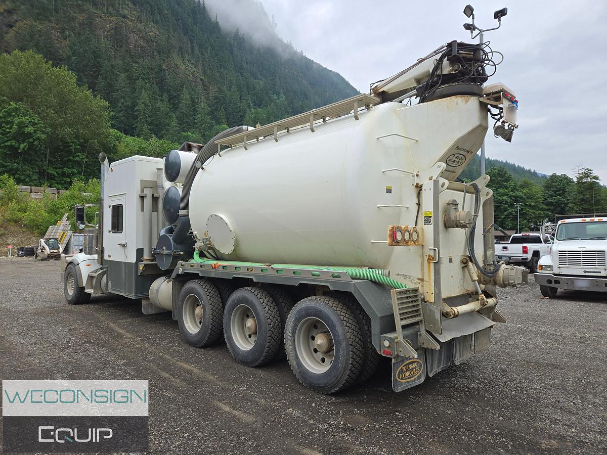 Used 2015 Peterbilt Tri-Axle Hydrovac