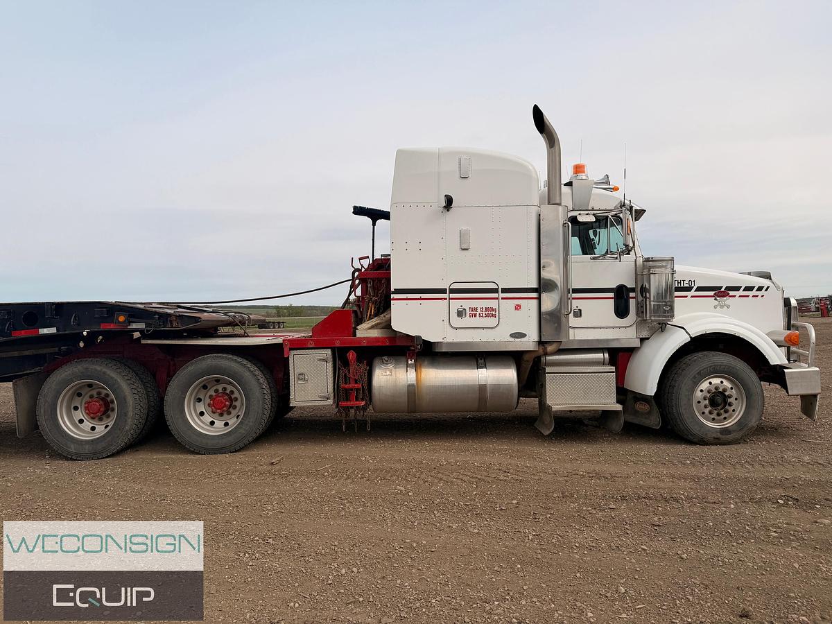 Used 2004 Peterbilt 378 Tandem Winch Truck